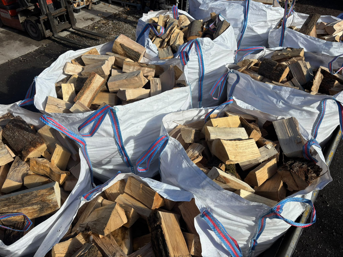 Tonne bags filled with hardwood logs